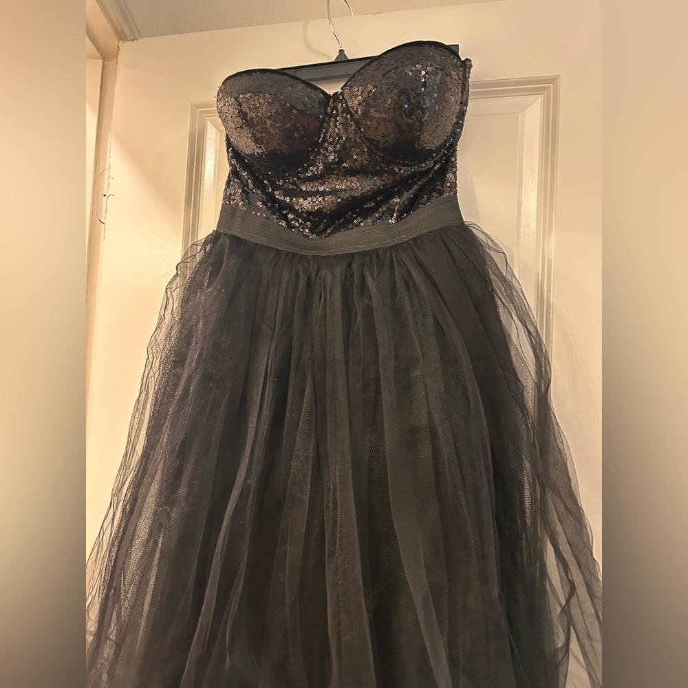💙 3/$30 💙 Sequin Dress! RARE LONDON | black Sequin strapless tulle Dress